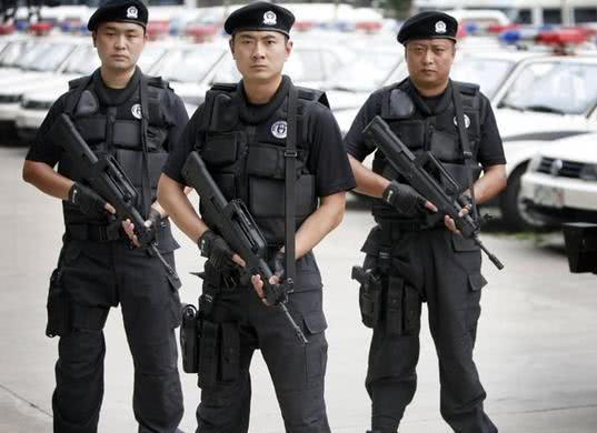 防彈衣真能防止子彈嗎？特警告訴你真實體會，很是后怕！